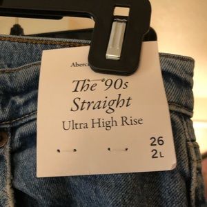 Abercrombie Ultra High Rise 90s Straight Jean - medium wash